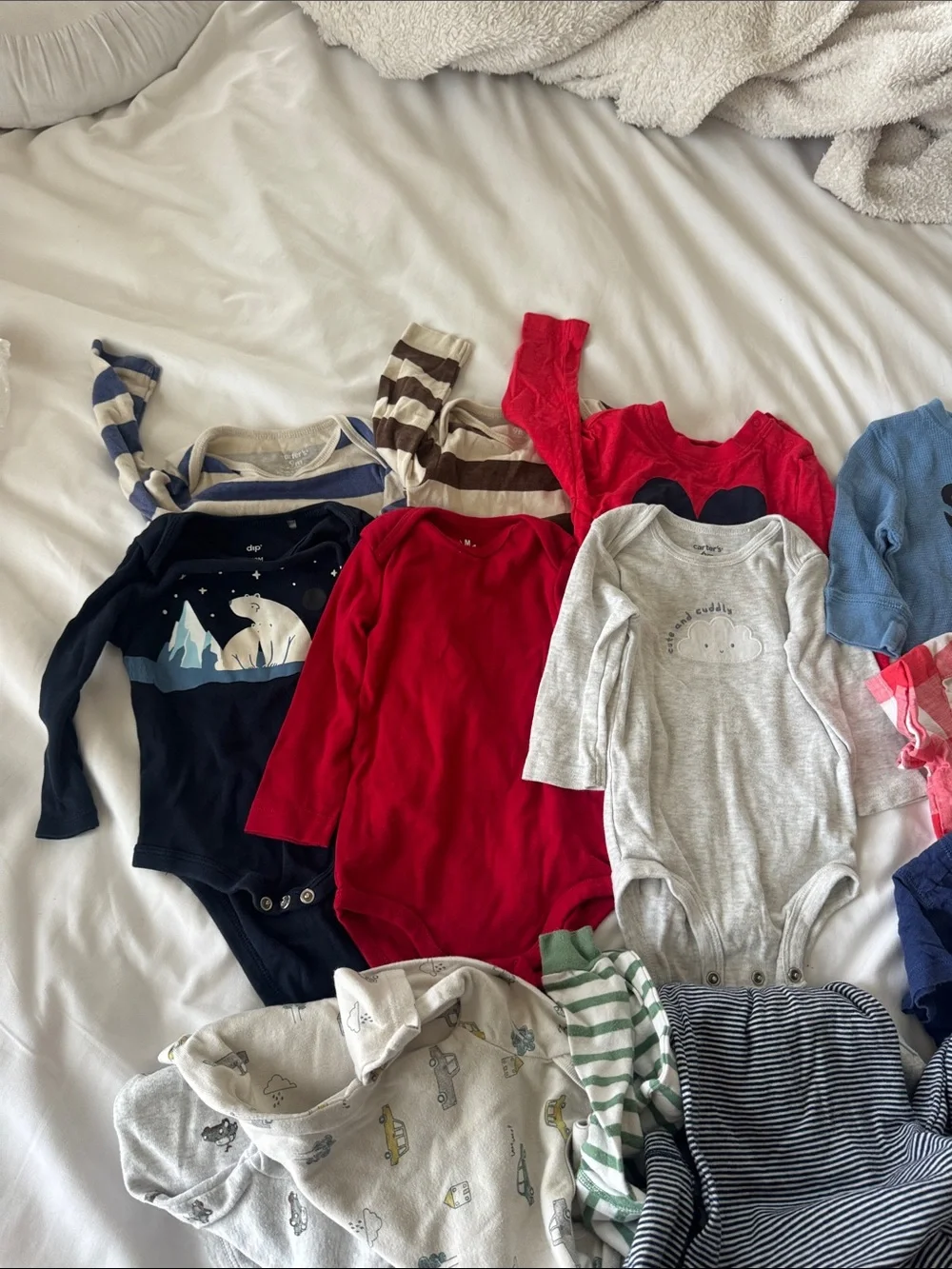 22 pieces Bundle Baby boy  Mixed Onesie 9 long sleeve 10 short  & Tee Bundle